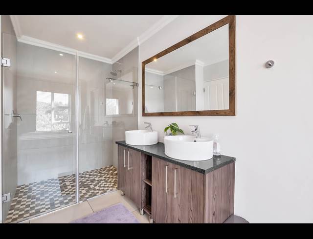 3 BEDROOM TOWNHOUSE FOR SALE IN VICTORY PARK